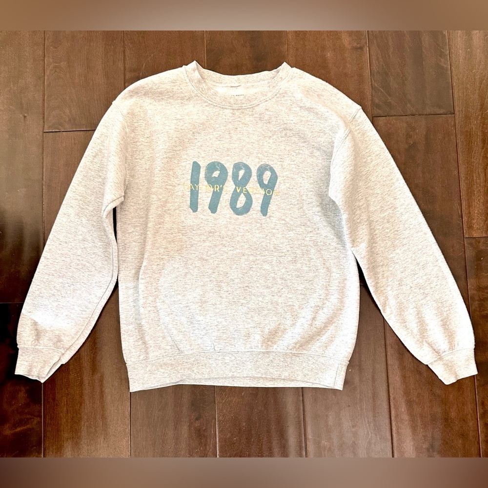 Taylor Swift Spotify Fans First Heather Gray 1989 (Taylor's Version) sweatshirt - Picture 5 of 6